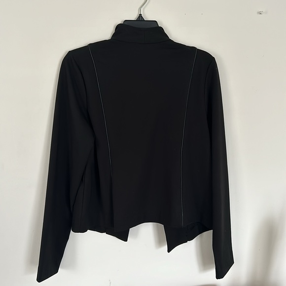 Black Basic Blazer - Picture 4 of 4